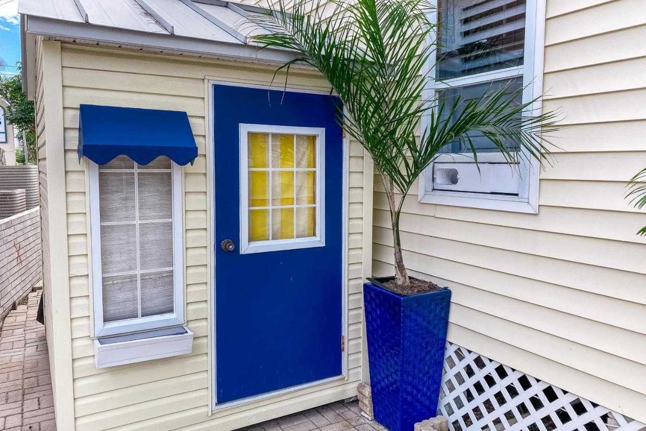 Sol Mate Beach Cottage Сейнт Пийт Бийч Екстериор снимка